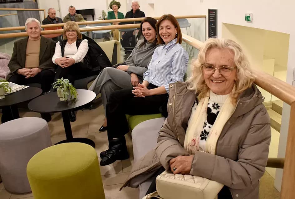 Inspirativna večer u Požegi: Predstavljena nova zbirka pjesama i izložba makramea Slavice Šperande