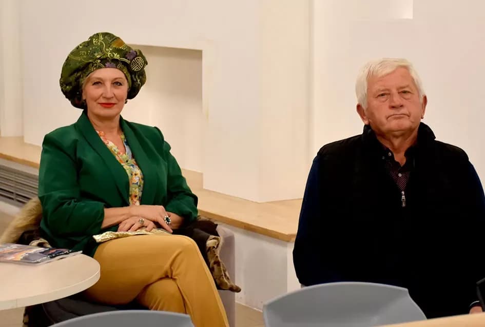 Inspirativna večer u Požegi: Predstavljena nova zbirka pjesama i izložba makramea Slavice Šperande