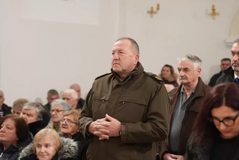 Polaganjem vijenaca i svečanom misom započelo obilježavanje Dana Općine Jakšić