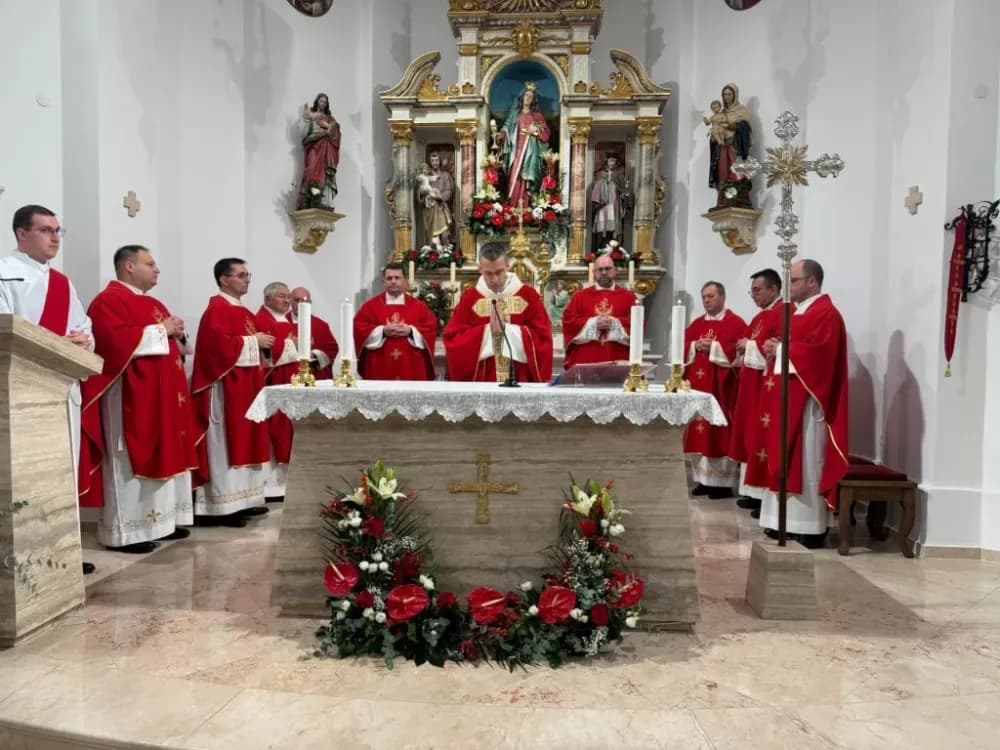 Polaganjem vijenaca i svečanom misom započelo obilježavanje Dana Općine Jakšić