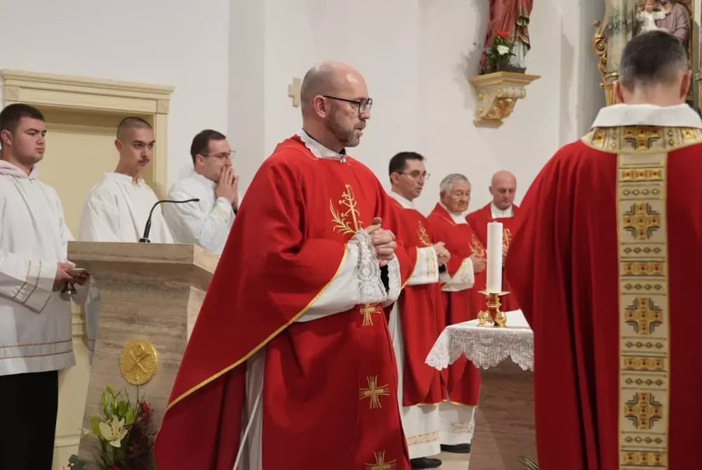 Polaganjem vijenaca i svečanom misom započelo obilježavanje Dana Općine Jakšić
