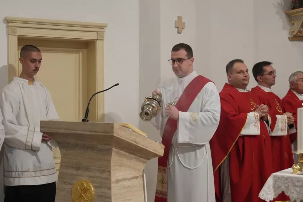 Polaganjem vijenaca i svečanom misom započelo obilježavanje Dana Općine Jakšić