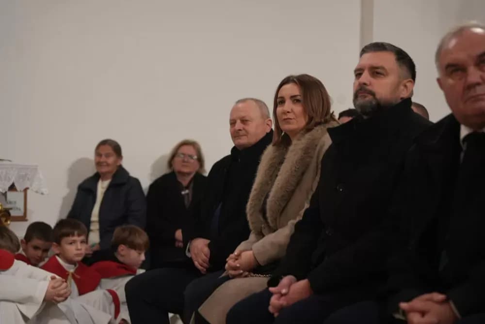 Polaganjem vijenaca i svečanom misom započelo obilježavanje Dana Općine Jakšić