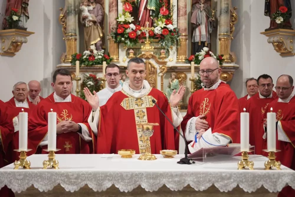Polaganjem vijenaca i svečanom misom započelo obilježavanje Dana Općine Jakšić