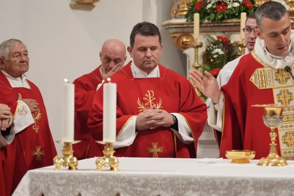 Polaganjem vijenaca i svečanom misom započelo obilježavanje Dana Općine Jakšić