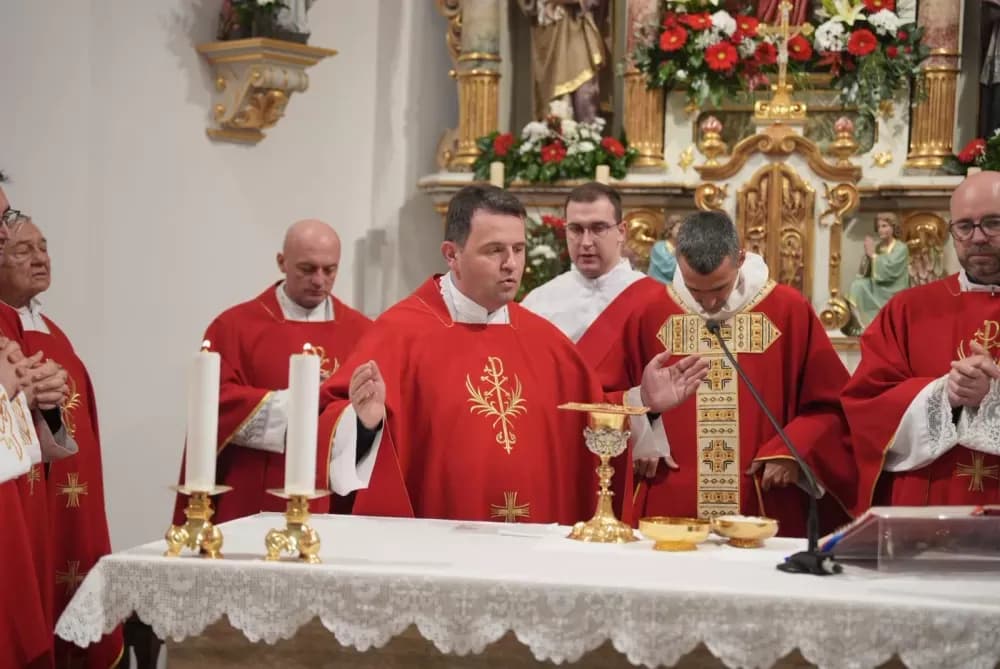Polaganjem vijenaca i svečanom misom započelo obilježavanje Dana Općine Jakšić