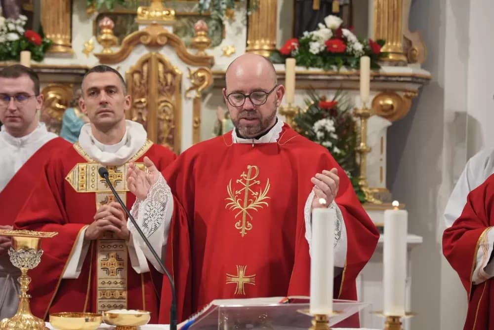 Polaganjem vijenaca i svečanom misom započelo obilježavanje Dana Općine Jakšić