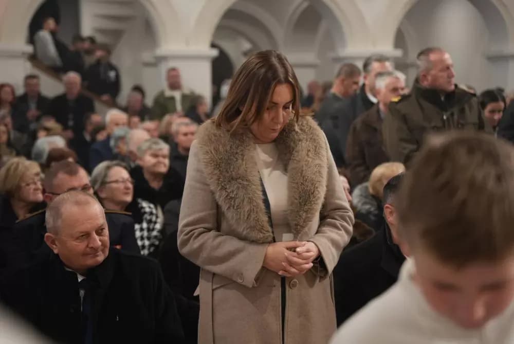 Polaganjem vijenaca i svečanom misom započelo obilježavanje Dana Općine Jakšić