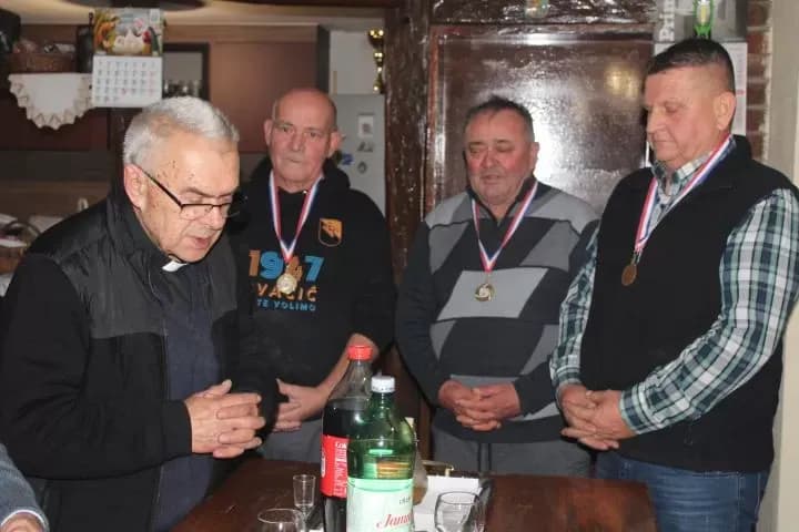 Zajednička večera i druženje nakon osvajanja zlatne medalje