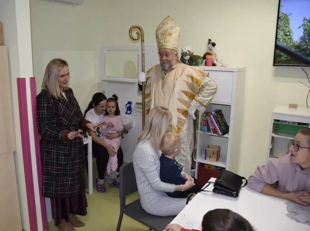 Sveti Nikola unio radost i osmijehe u požeške vrtiće, bolnicu i Kaznionicu