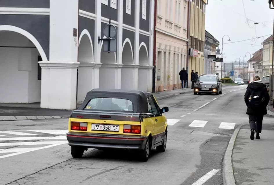 Požeška garaža čuva blago: Siniša Bosanac i rijetki Yugo Cabrio koji mami uzdahe