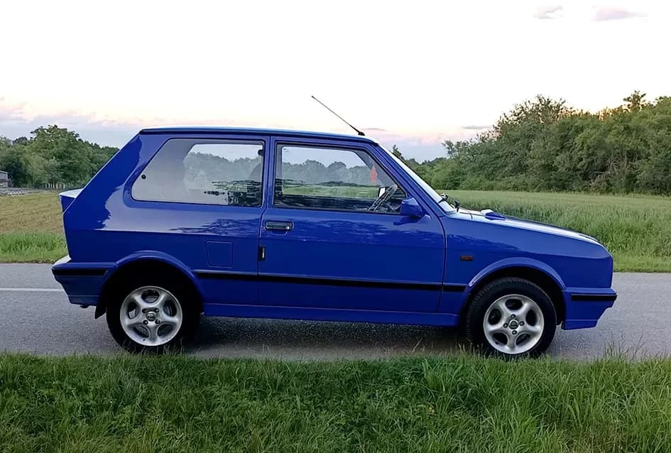 Požeška garaža čuva blago: Siniša Bosanac i rijetki Yugo Cabrio koji mami uzdahe