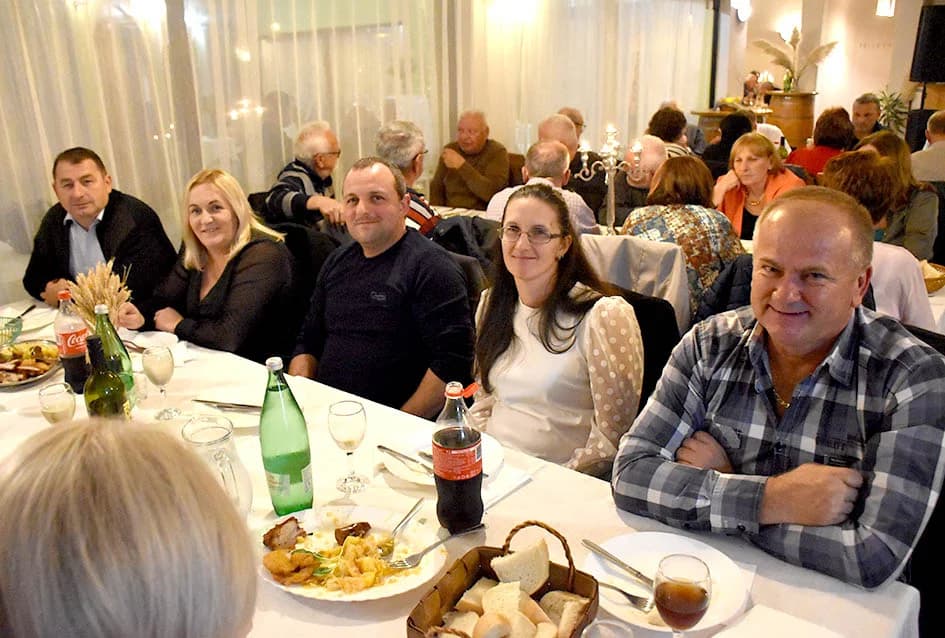 Supruge vinara došle na svoje, ples do jutra