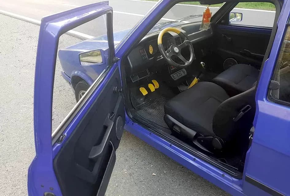 Požeška garaža čuva blago: Siniša Bosanac i rijetki Yugo Cabrio koji mami uzdahe