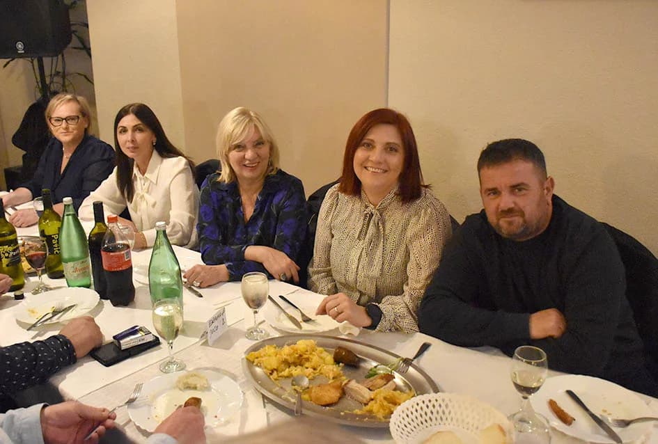 Supruge vinara došle na svoje, ples do jutra