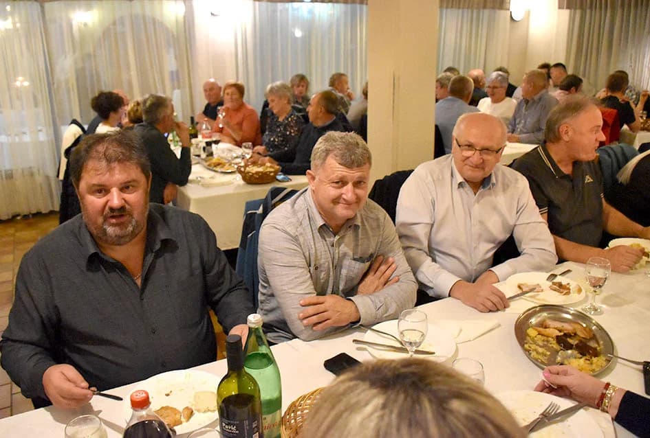Supruge vinara došle na svoje, ples do jutra