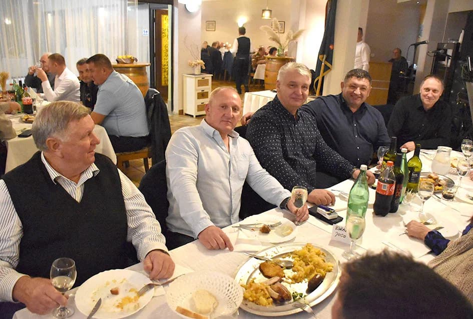 Supruge vinara došle na svoje, ples do jutra