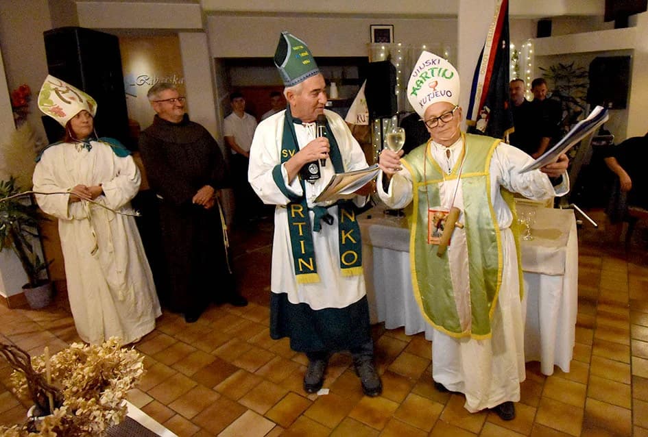Supruge vinara došle na svoje, ples do jutra