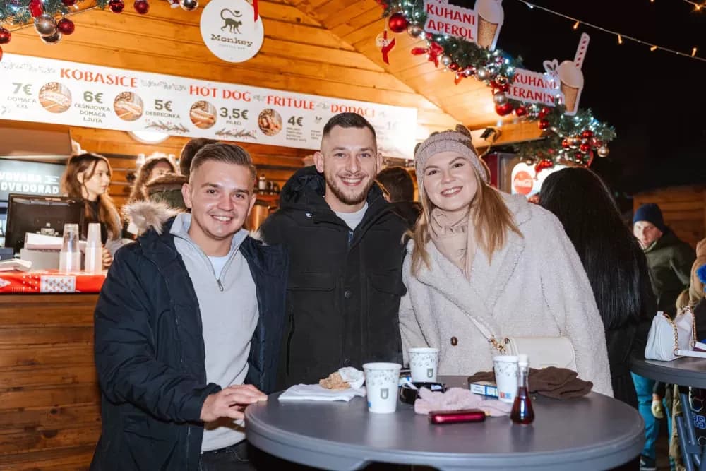 Blagdanska čarolija pod Zlatnim Papukom: Otvorena Ninina čarobna Shhhuma