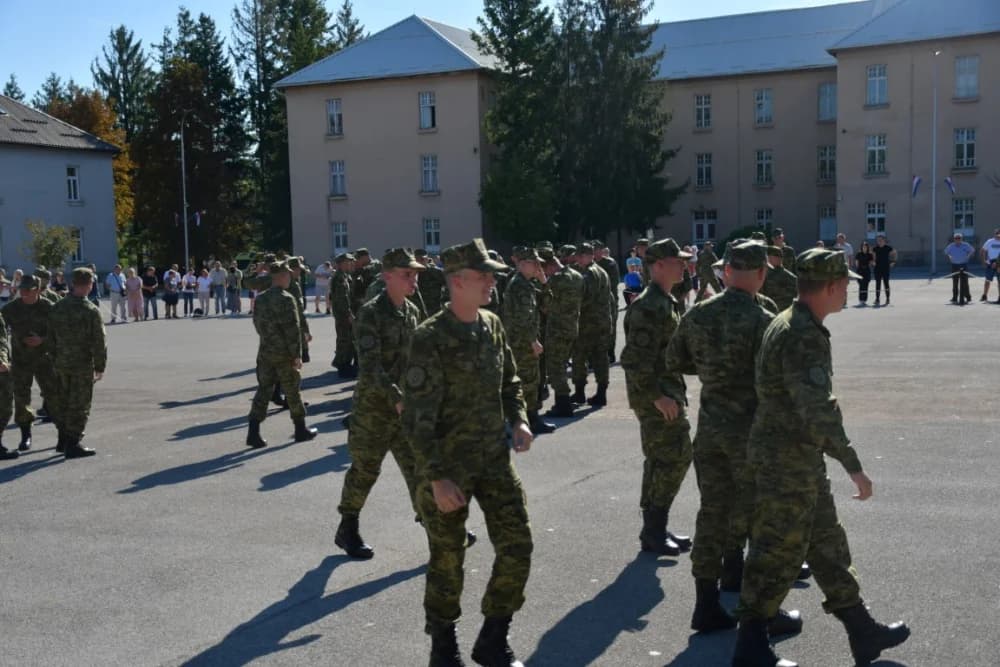 Pred predsjednikom RH prisegnuo 39 naraštaj ročnika u požeškoj vojarni 123. brigade /FOTOGALERIJA/