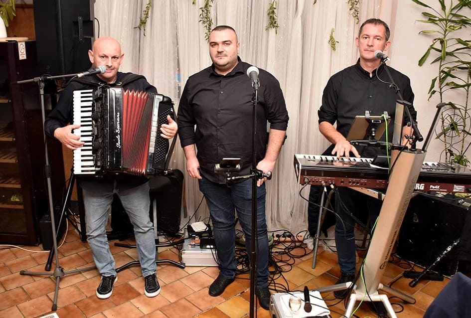 Supruge vinara došle na svoje, ples do jutra