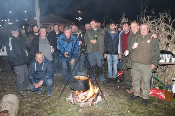 U Bećarskom šoru u znaku osoba „zlatne dobi“, ribiča i Tamburaškog sastava „Podrumski bećari”