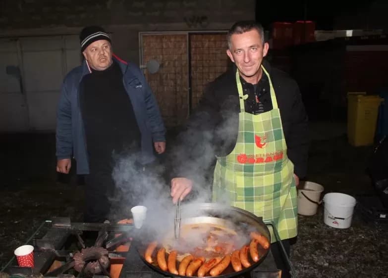 U Bećarskom šoru u znaku osoba „zlatne dobi“, ribiča i Tamburaškog sastava „Podrumski bećari”