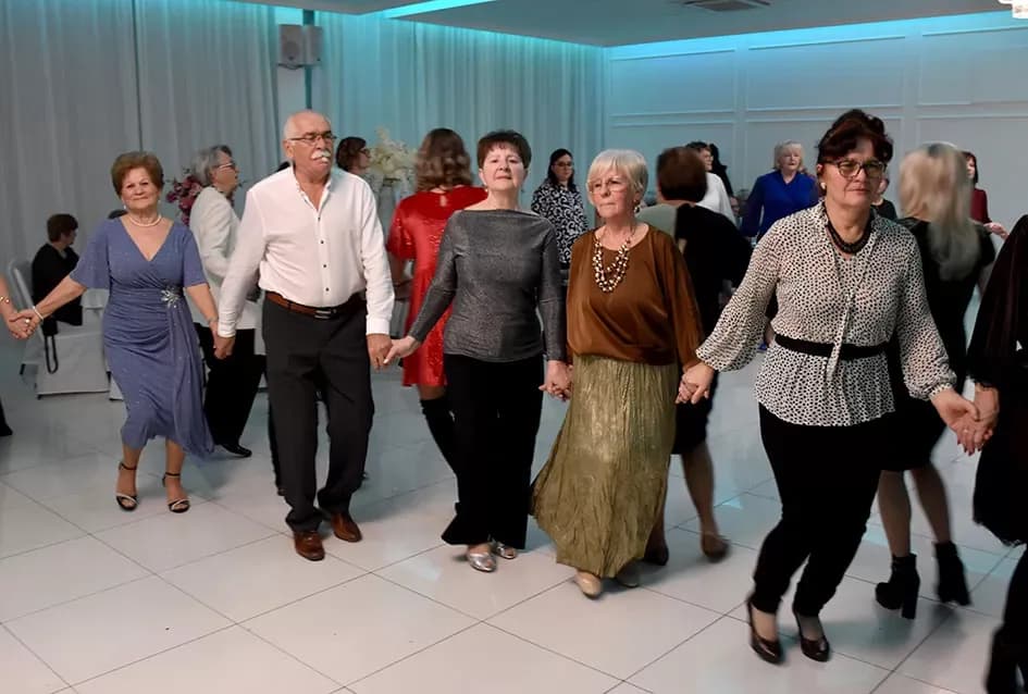 Plesna zabava u Gloriji unijela blagdanski duh u Požegu