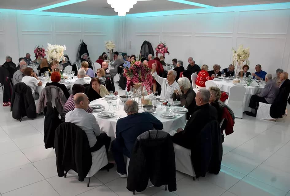 Plesna zabava u Gloriji unijela blagdanski duh u Požegu