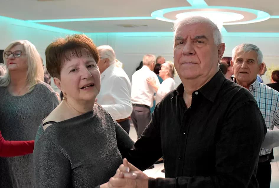 Plesna zabava u Gloriji unijela blagdanski duh u Požegu
