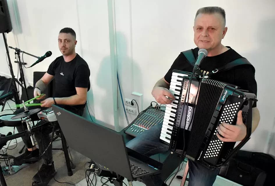 Plesna zabava u Gloriji unijela blagdanski duh u Požegu