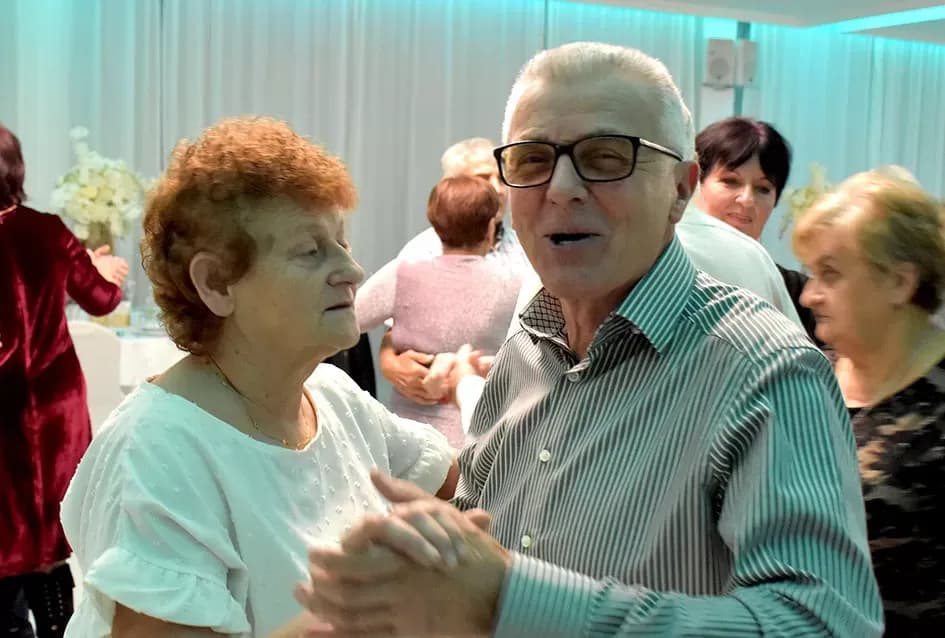Plesna zabava u Gloriji unijela blagdanski duh u Požegu