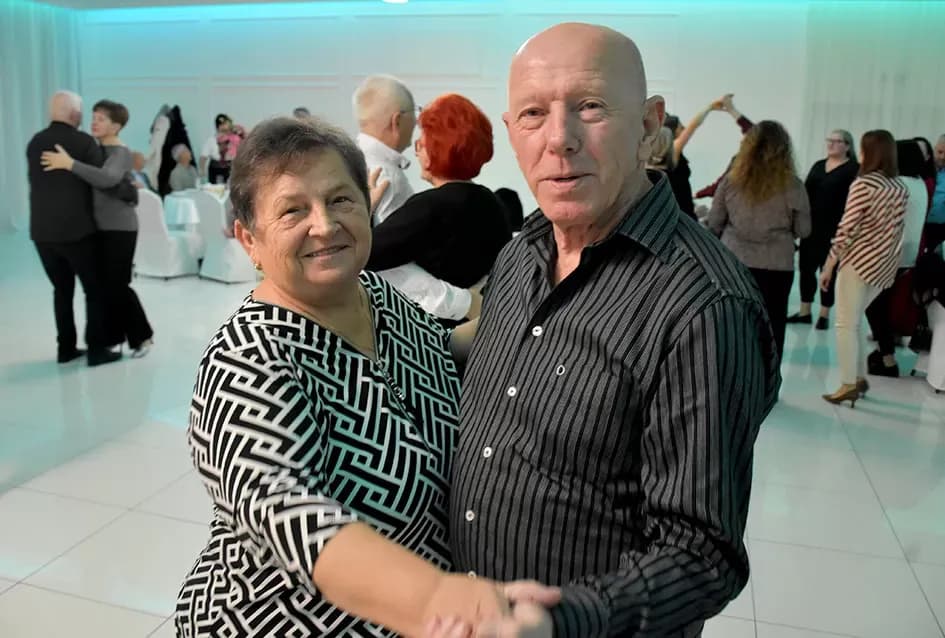 Plesna zabava u Gloriji unijela blagdanski duh u Požegu