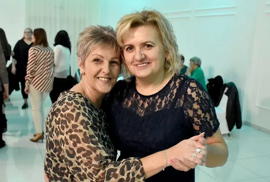 Plesna zabava u Gloriji unijela blagdanski duh u Požegu