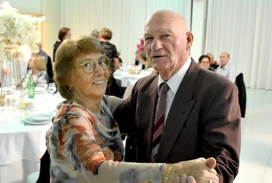 Plesna zabava u Gloriji unijela blagdanski duh u Požegu