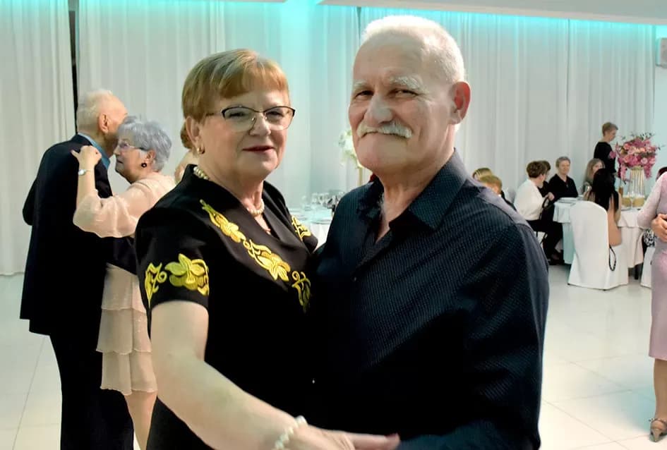 Plesna zabava u Gloriji unijela blagdanski duh u Požegu
