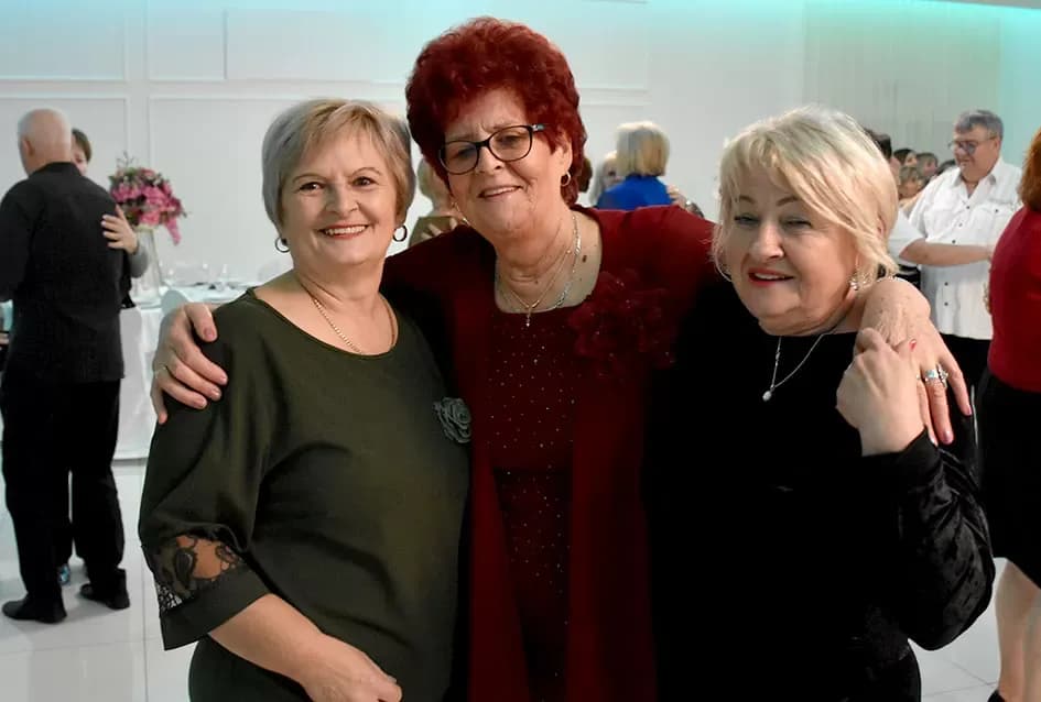 Plesna zabava u Gloriji unijela blagdanski duh u Požegu