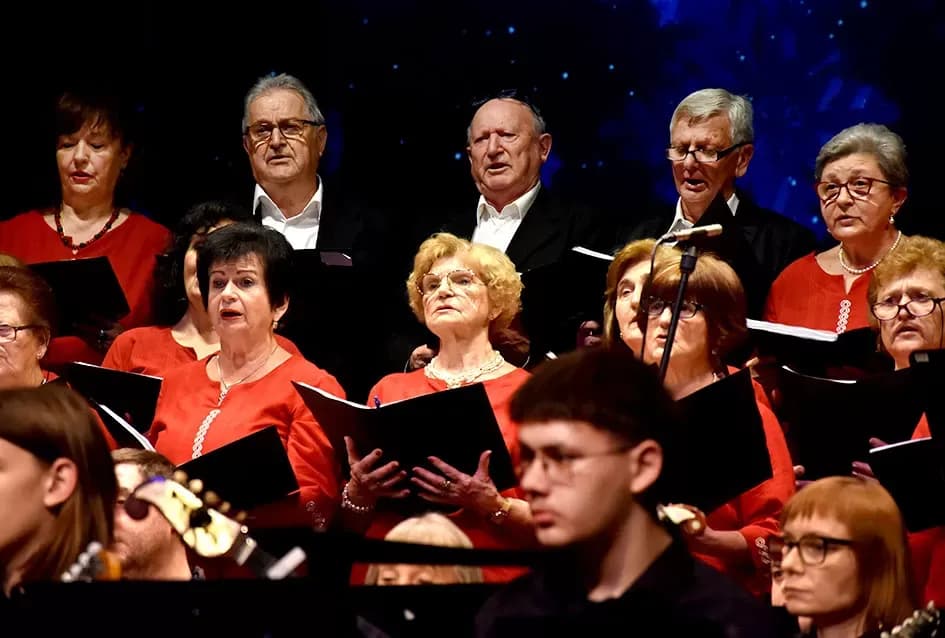 Od Lisinskog do Južne Koreje: ʼVila Velebitaʼ i ʼSinovi Ataraʼ priredili nezaboravnu adventsku večer