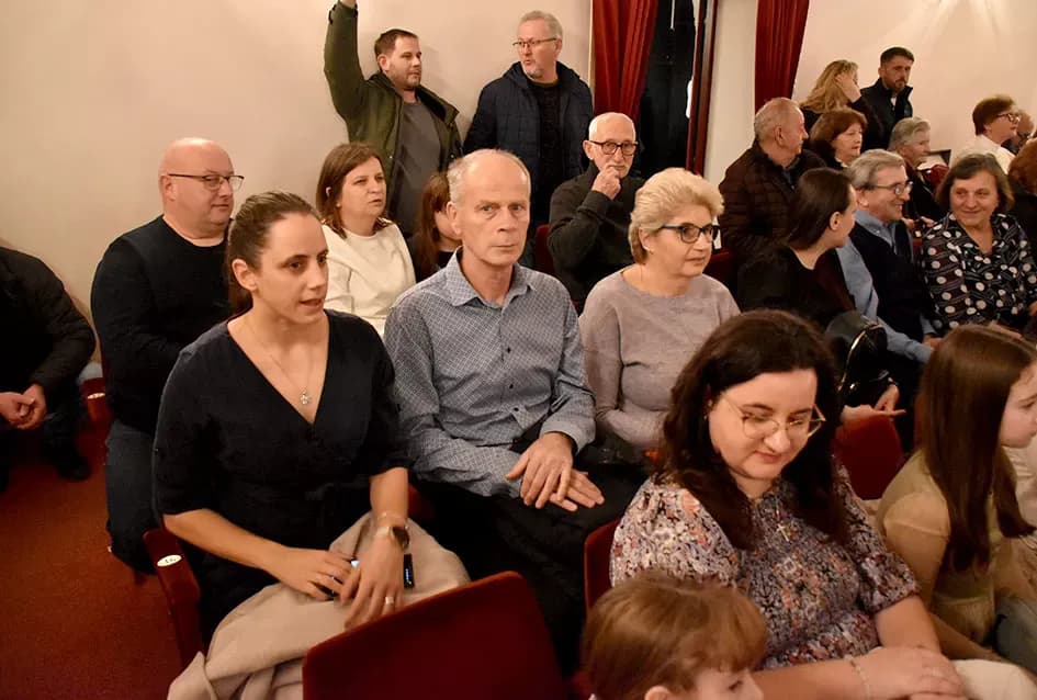 Od Lisinskog do Južne Koreje: ʼVila Velebitaʼ i ʼSinovi Ataraʼ priredili nezaboravnu adventsku večer