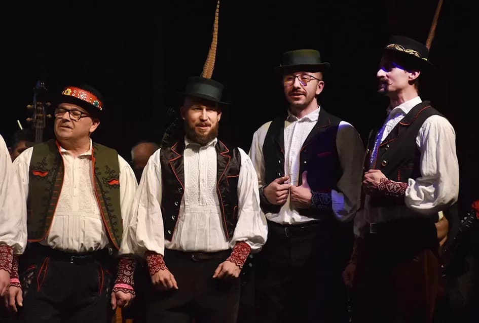 Od Lisinskog do Južne Koreje: ʼVila Velebitaʼ i ʼSinovi Ataraʼ priredili nezaboravnu adventsku večer