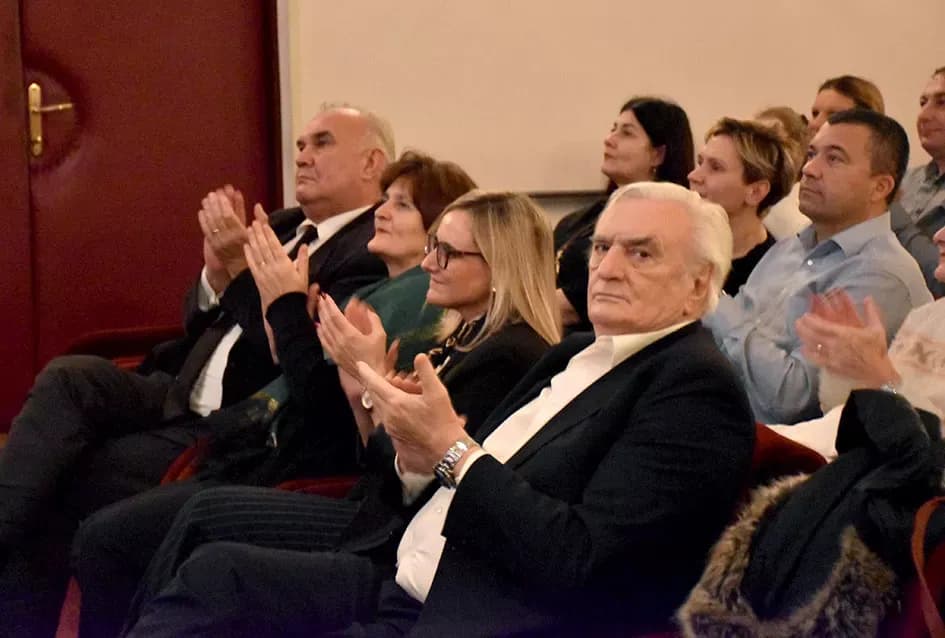 Od Lisinskog do Južne Koreje: ʼVila Velebitaʼ i ʼSinovi Ataraʼ priredili nezaboravnu adventsku večer