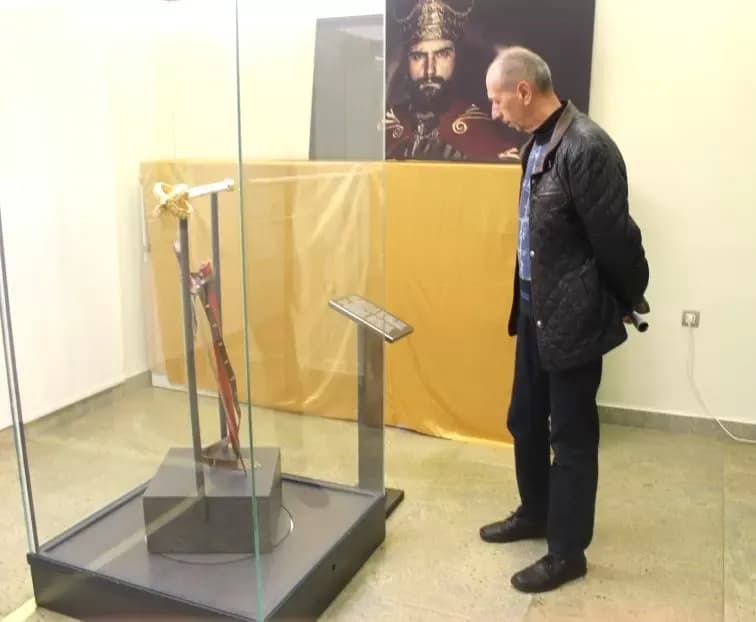 Otvorena izložba „Duvno polje-kraljevsko prijestolje“-   suvremena interpretacija predaje o krunidbi kralja Tomislava