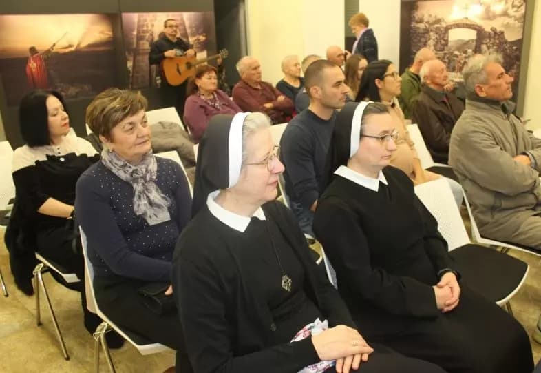 Otvorena izložba „Duvno polje-kraljevsko prijestolje“-   suvremena interpretacija predaje o krunidbi kralja Tomislava