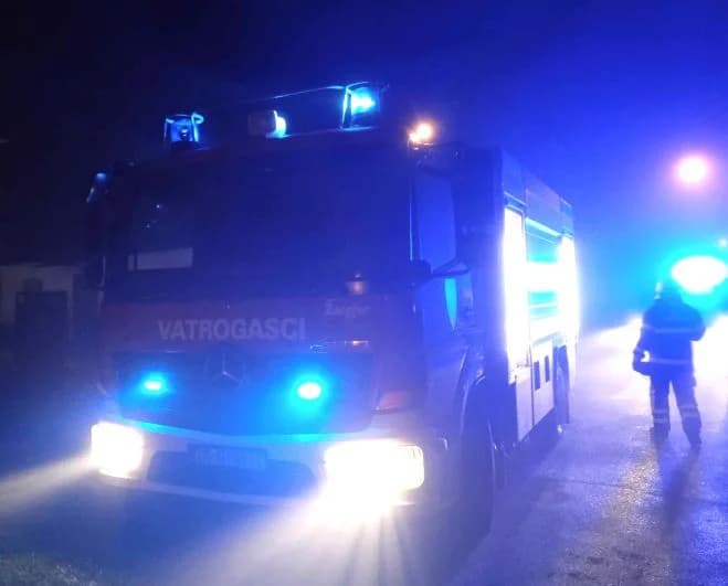 Pleternički vatrogasci ugasili požar štaglja te utrošili 7000 litara vode
