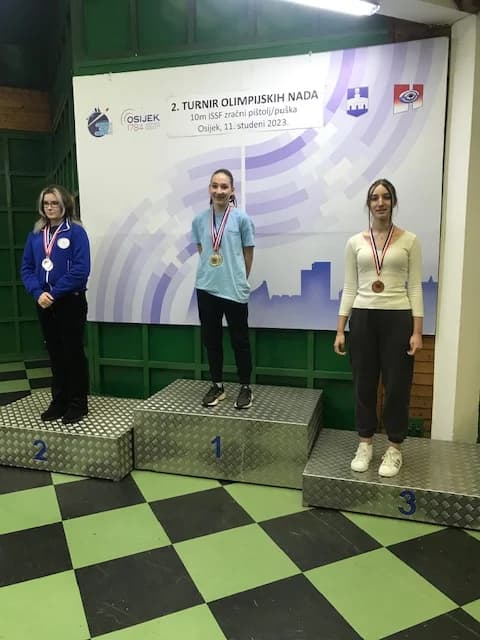 STRELJAŠTVO: Hana Hormot osvojila brončanu medalju, a Bruno Farkaš i Noa Hormot imaju osobne rekorde!