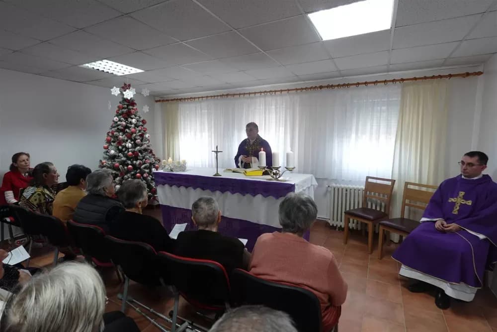 Biskup Ivo pohodio Dom za starije i nemoćne osobe u Velikoj
