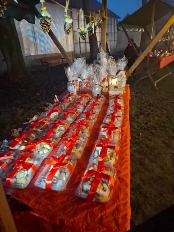 Adventska radost u Alilovcima: Mališani vrtića Bambi oduševili mještane predblagdanskim programom