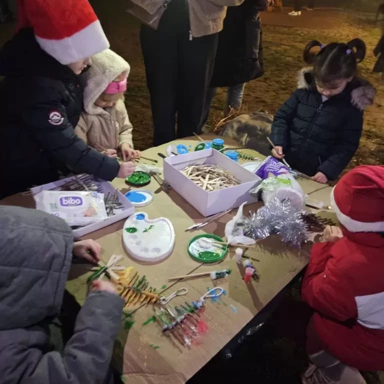 Adventska radost u Alilovcima: Mališani vrtića Bambi oduševili mještane predblagdanskim programom