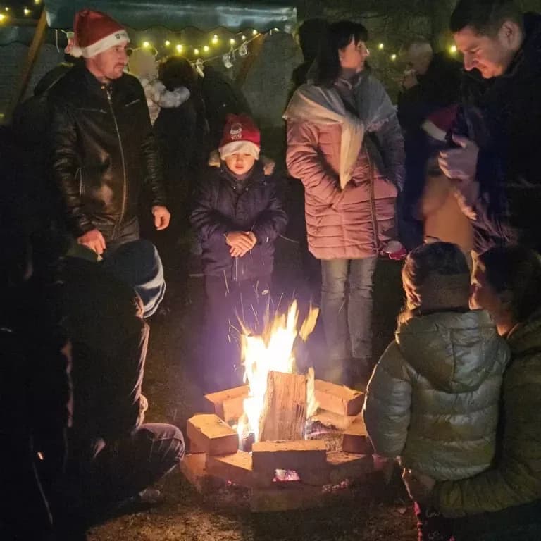 Adventska radost u Alilovcima: Mališani vrtića Bambi oduševili mještane predblagdanskim programom