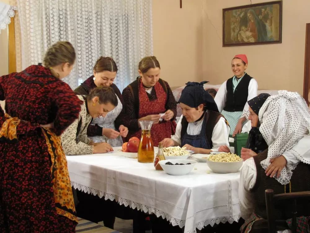 DREVNI OBIČAJI NA SVETU LUCIJU - Hoćemo li u Lucijaše?